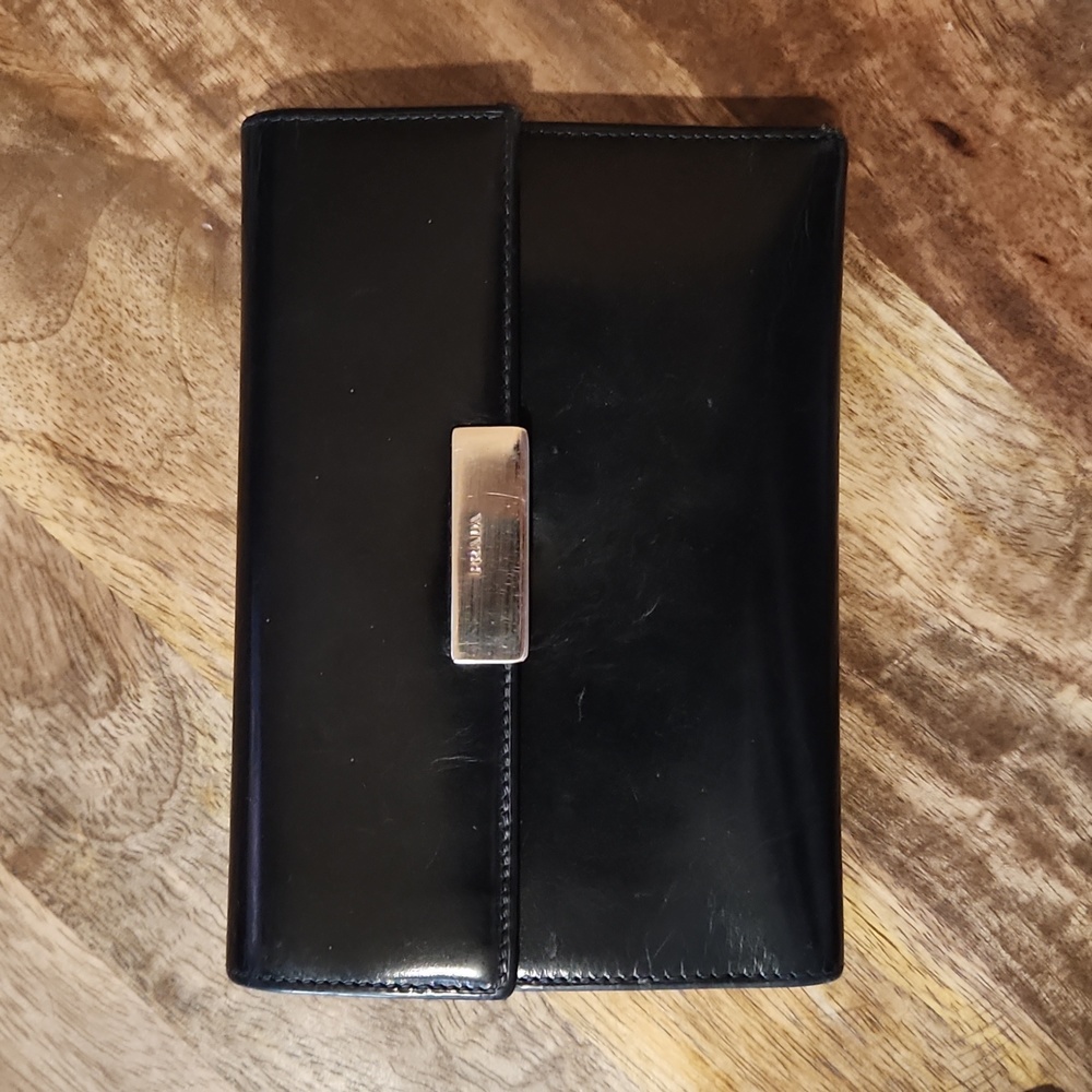 《 Prada 》 Nero Leather Tri Fold Wallet